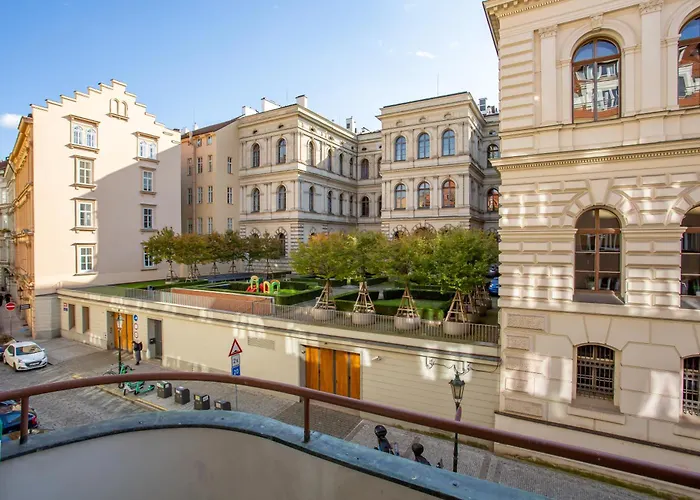 Apartment Academia *