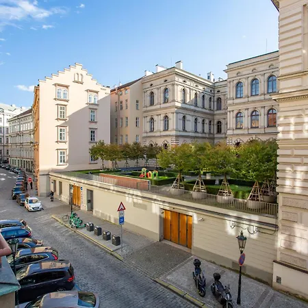 Apartament Academia *