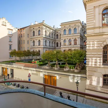 Apartament Academia *